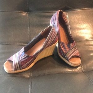 Multi colored toms size 9